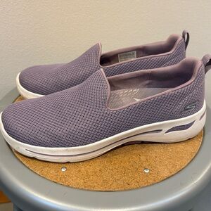 Skechers GoWalk women’s 8.5 archfit in lavender